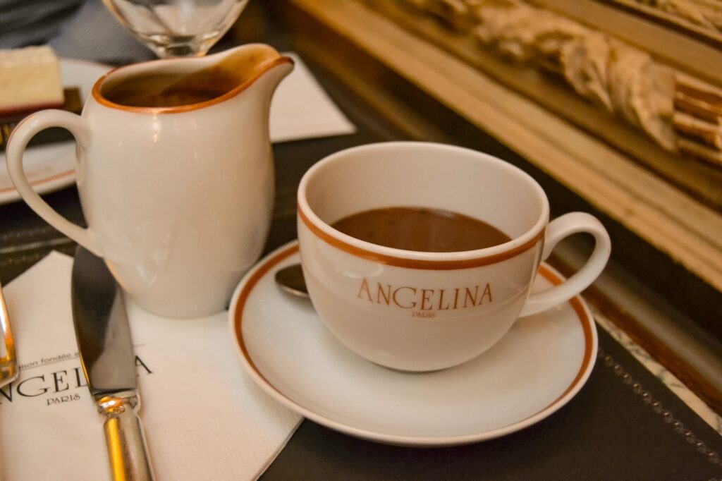 Chocolate quente Angelina Paris