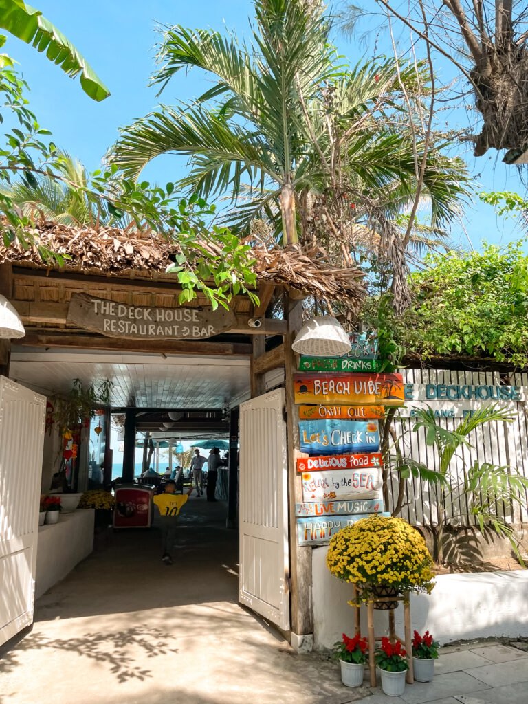 The Deckhouse Beach Club em An Bang Beach