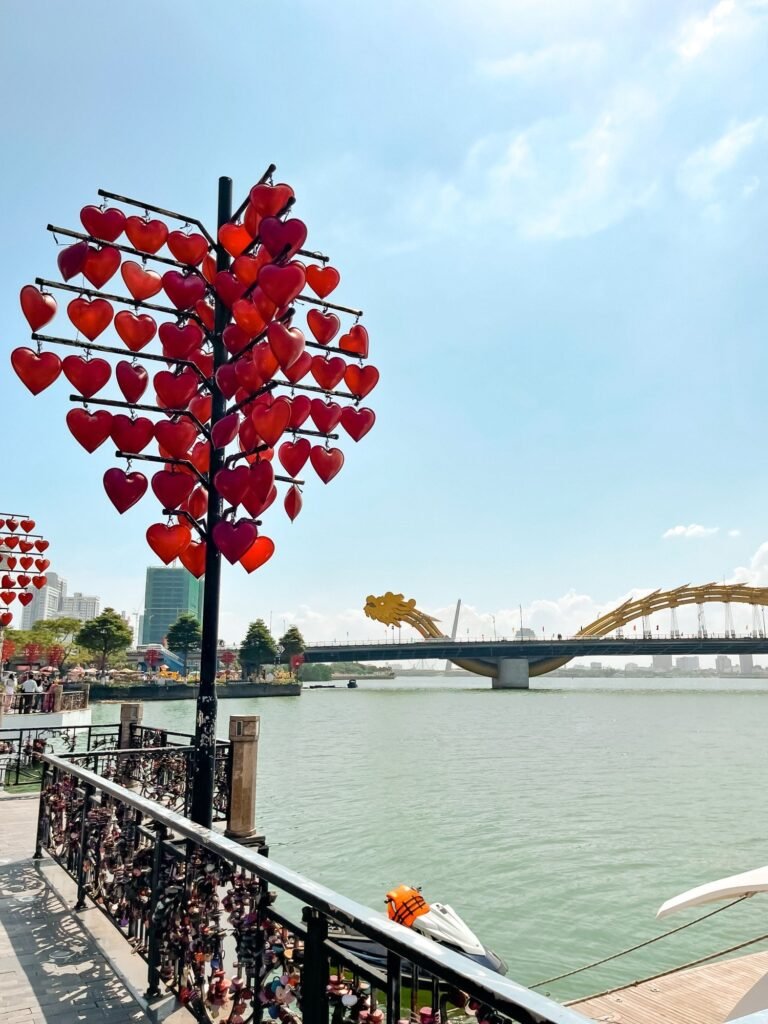 Love Bridge e Dragon Bridge em Da Nang, Vietnã